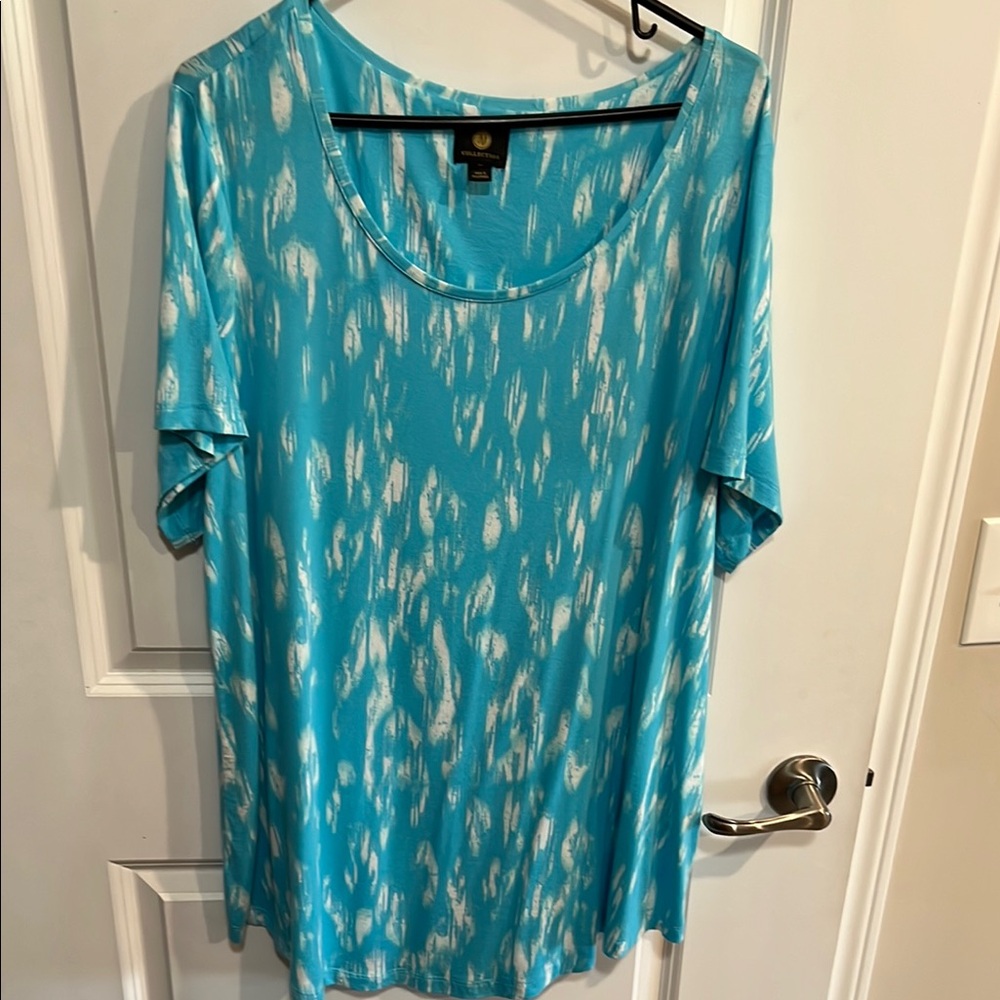JM Collectibles Teal and White Short Sleeve Top